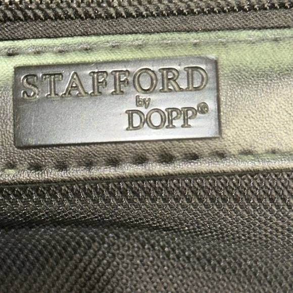 Stafford Dopp Men’s Black Tolietry Bag - Picture 6 of 6